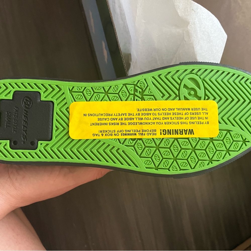 Heelys Minecraft Black and Neon Green Kids Sneakers - Picture 4 of 4